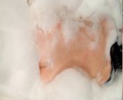 Сначала вибратор в попу жене засадил а потом свой член